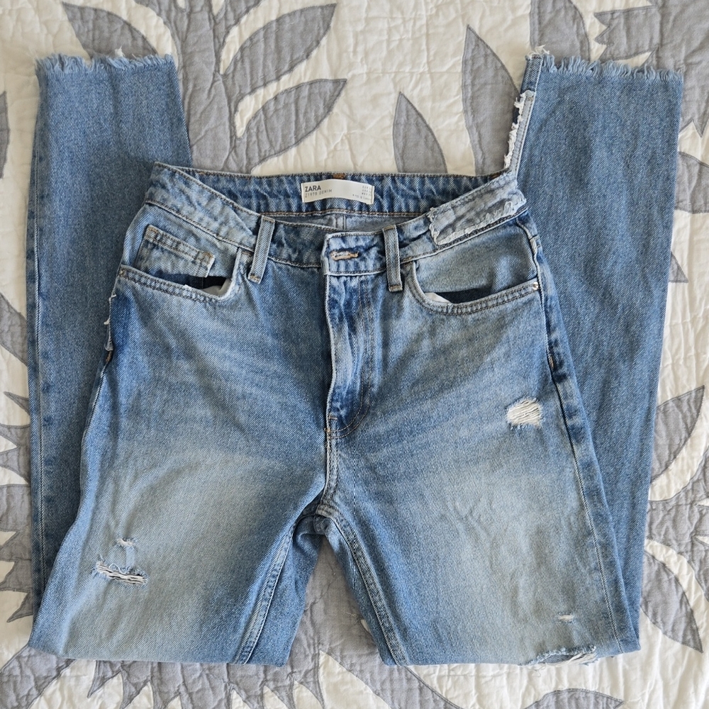 Zara Blue Jeans with Distressed Details Size USA02
